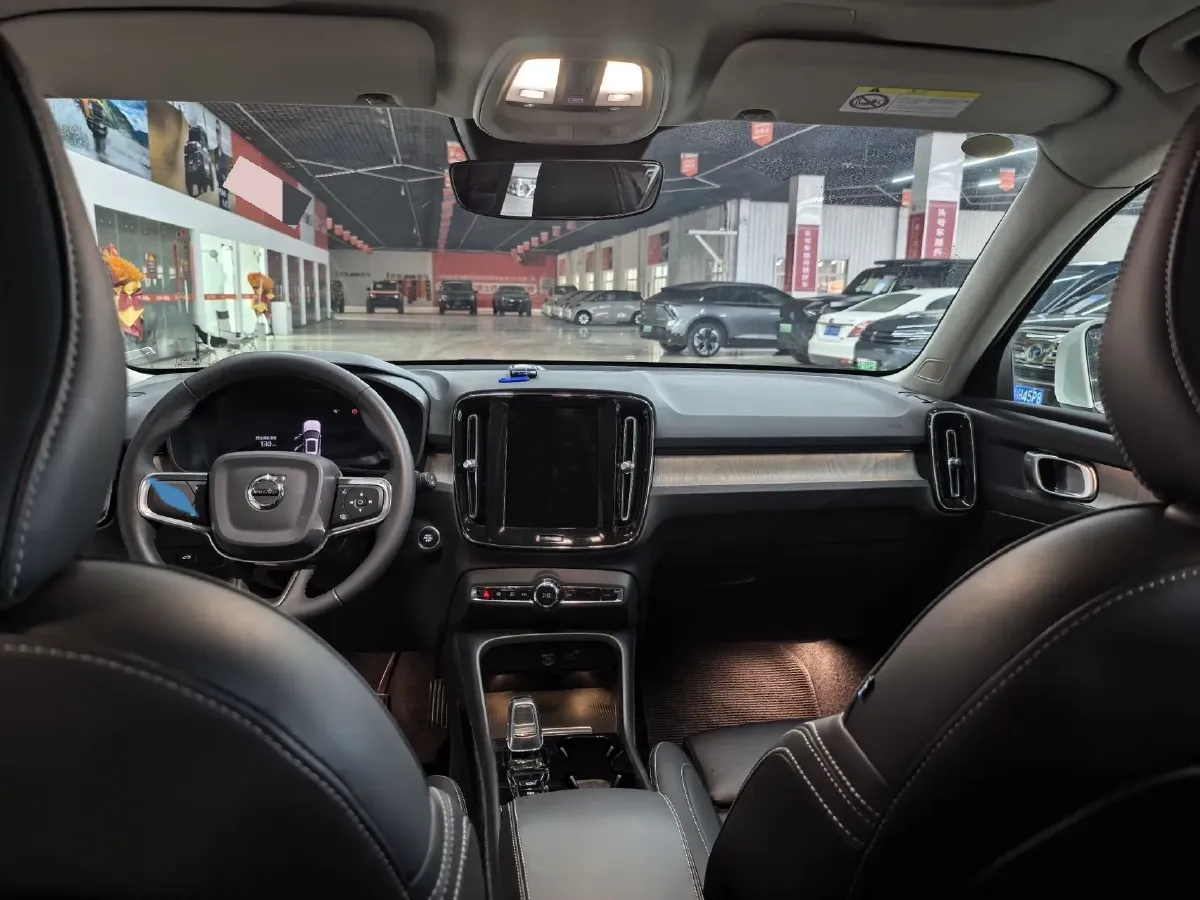 2024 Volvo XC40 2.0T 197HP L4 7DCT,autocango,china used car exporter,china ev exporter,chinese used car exporter,chinese used ev exporter