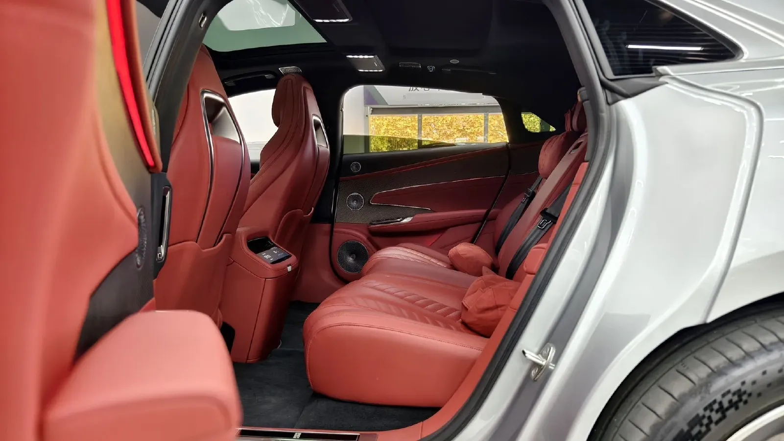 2025 YangWang U7 BEV 135.5KWH,autocango,china used car exporter,china ev exporter,chinese used car exporter,chinese used ev exporter