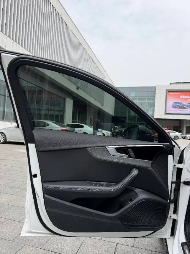 2023 Audi A4L 2.0T 190HP L4 7DCT,autocango,china used car exporter,china ev exporter,chinese used car exporter,chinese used ev exporter