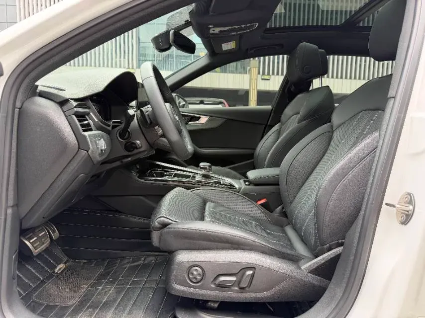 2023 Audi A4L 2.0T 190HP L4 7DCT,autocango,china used car exporter,china ev exporter,chinese used car exporter,chinese used ev exporter