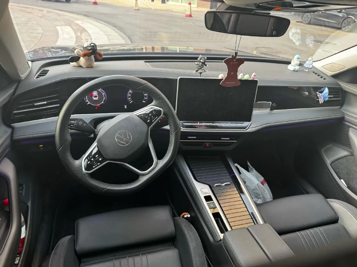 2024 Volkswagen Magotan 2.0T 220HP L4 7DCT,autocango,china used car exporter,china ev exporter,chinese used car exporter,chinese used ev exporter