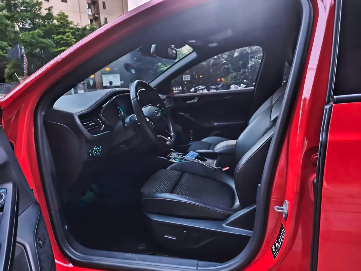 2021 Ford Focus 1.5T 174HP L3 8AT,autocango,china used car exporter,china ev exporter,chinese used car exporter,chinese used ev exporter