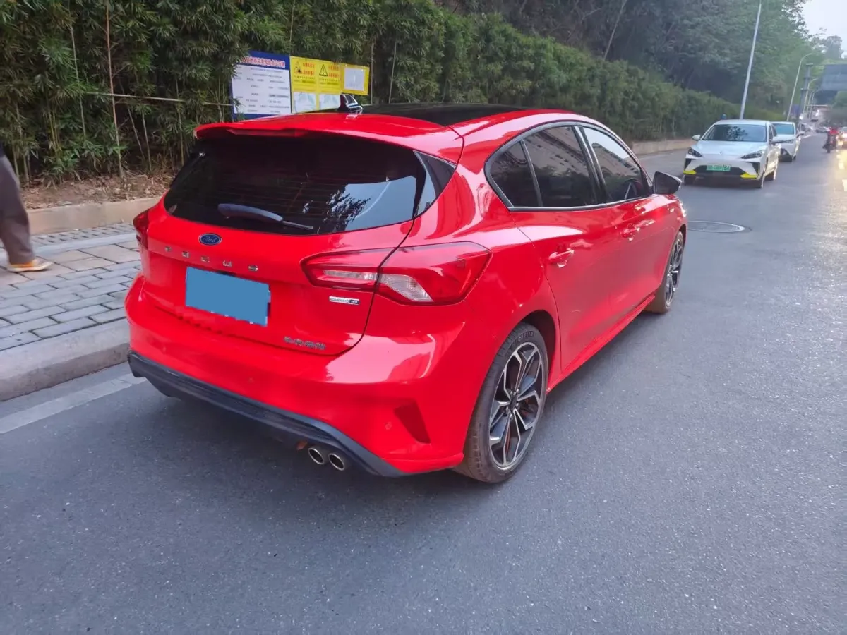 2021 Ford Focus 1.5T 174HP L3 8AT,autocango,china used car exporter,china ev exporter,chinese used car exporter,chinese used ev exporter
