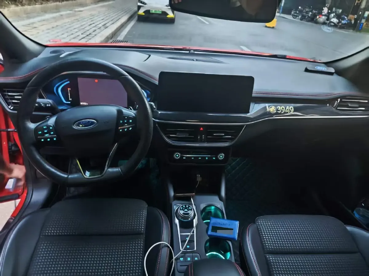 2021 Ford Focus 1.5T 174HP L3 8AT,autocango,china used car exporter,china ev exporter,chinese used car exporter,chinese used ev exporter