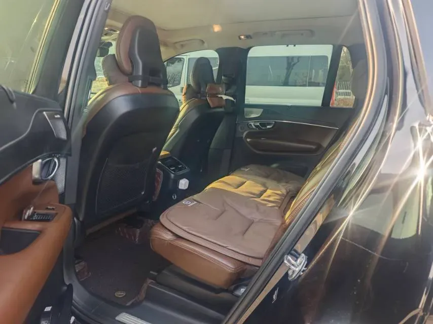 2020 Volvo XC90 2.0T 310HP L4 8AT,autocango,china used car exporter,china ev exporter,chinese used car exporter,chinese used ev exporter