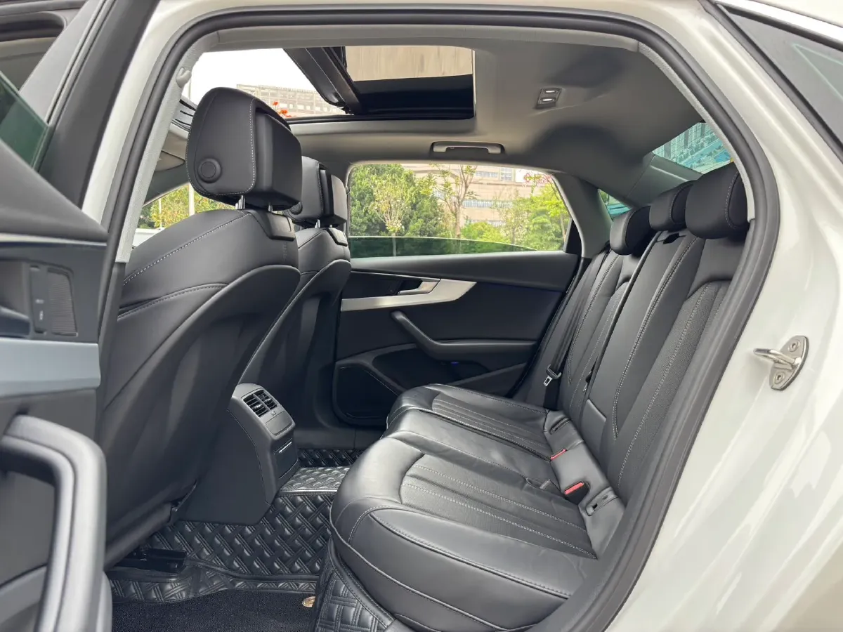 2023 Audi A4L 2.0T 190HP L4 7DCT,autocango,china used car exporter,china ev exporter,chinese used car exporter,chinese used ev exporter