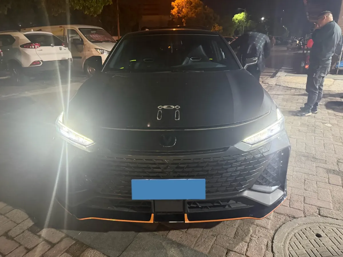 2023 ChangAn UNI-V 2.0T 233HP L4 8AT,autocango,china used car exporter,china ev exporter,chinese used car exporter,chinese used ev exporter