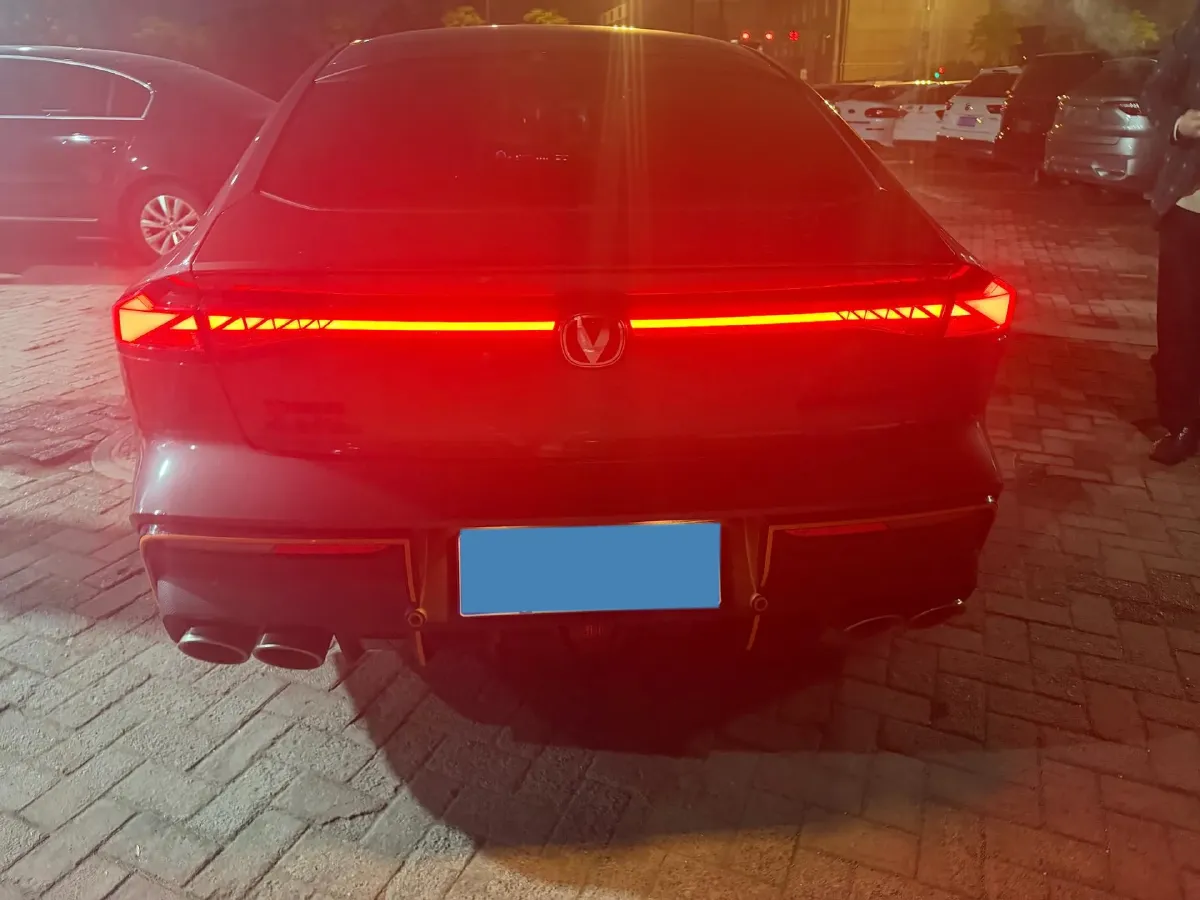 2023 ChangAn UNI-V 2.0T 233HP L4 8AT,autocango,china used car exporter,china ev exporter,chinese used car exporter,chinese used ev exporter