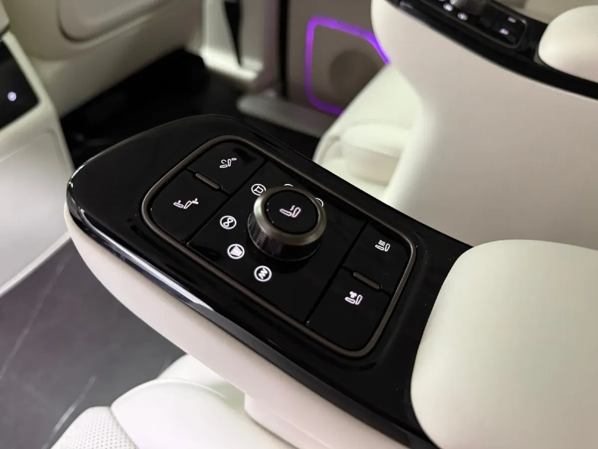 2025 WEY HighMountain 1.5T 170HP L4 4DHT PHEV,autocango,china used car exporter,china ev exporter,chinese used car exporter,chinese used ev exporter