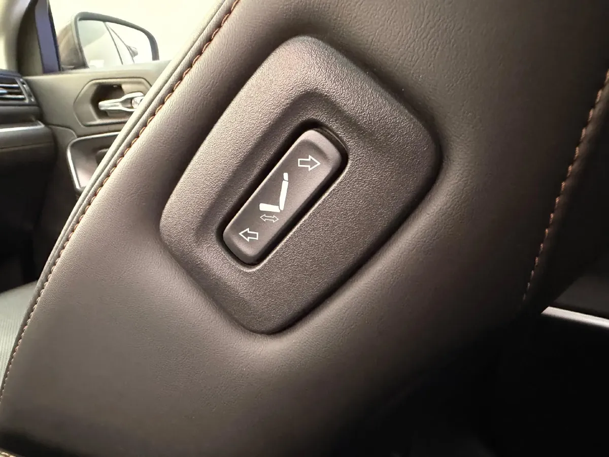 2018 Jeep Grand Commander 2.0T 265HP L4 9AT,autocango,china used car exporter,china ev exporter,chinese used car exporter,chinese used ev exporter