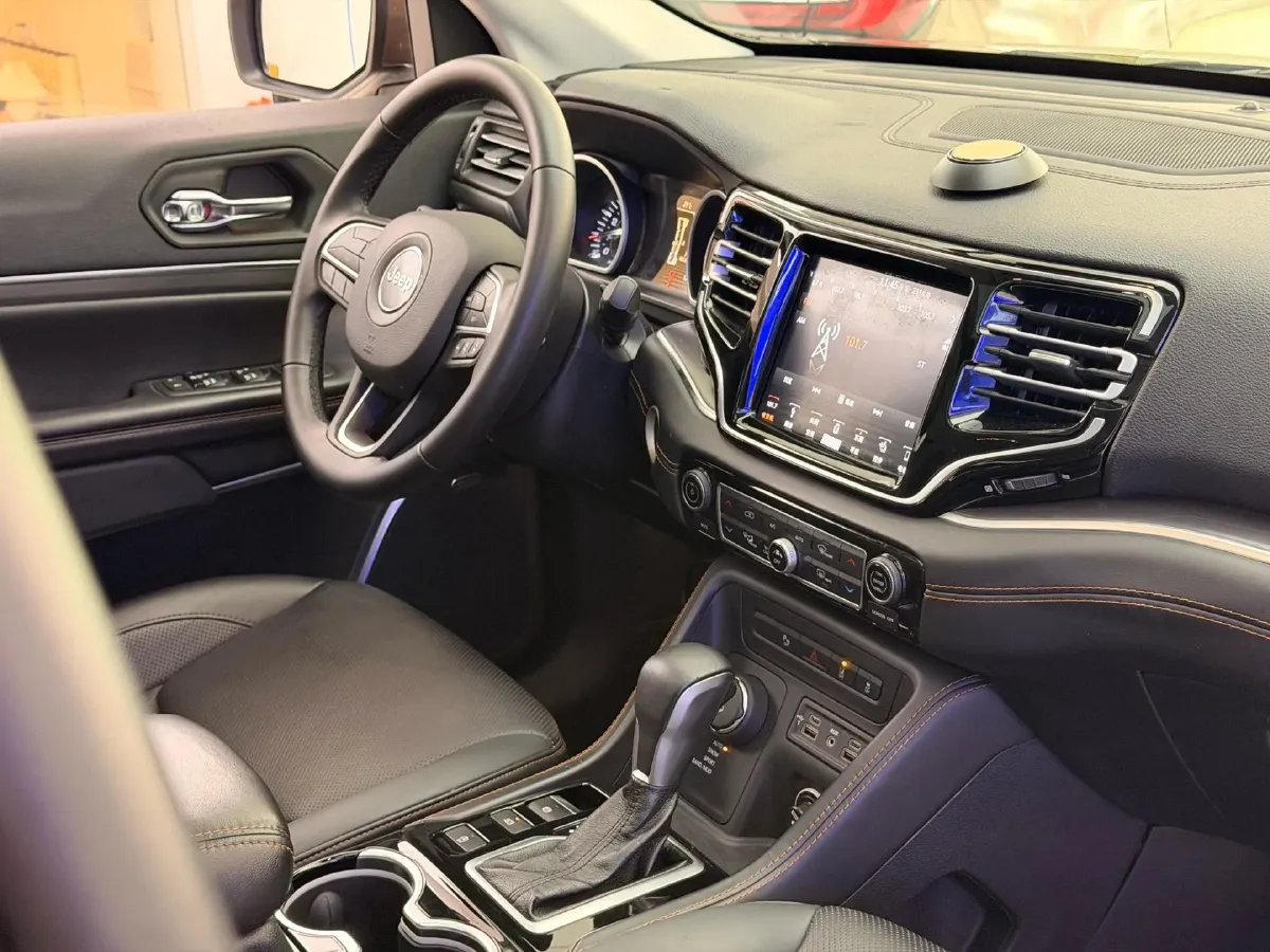 2018 Jeep Grand Commander 2.0T 265HP L4 9AT,autocango,china used car exporter,china ev exporter,chinese used car exporter,chinese used ev exporter