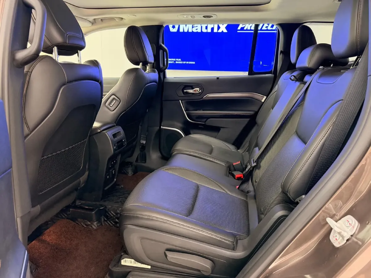 2018 Jeep Grand Commander 2.0T 265HP L4 9AT,autocango,china used car exporter,china ev exporter,chinese used car exporter,chinese used ev exporter