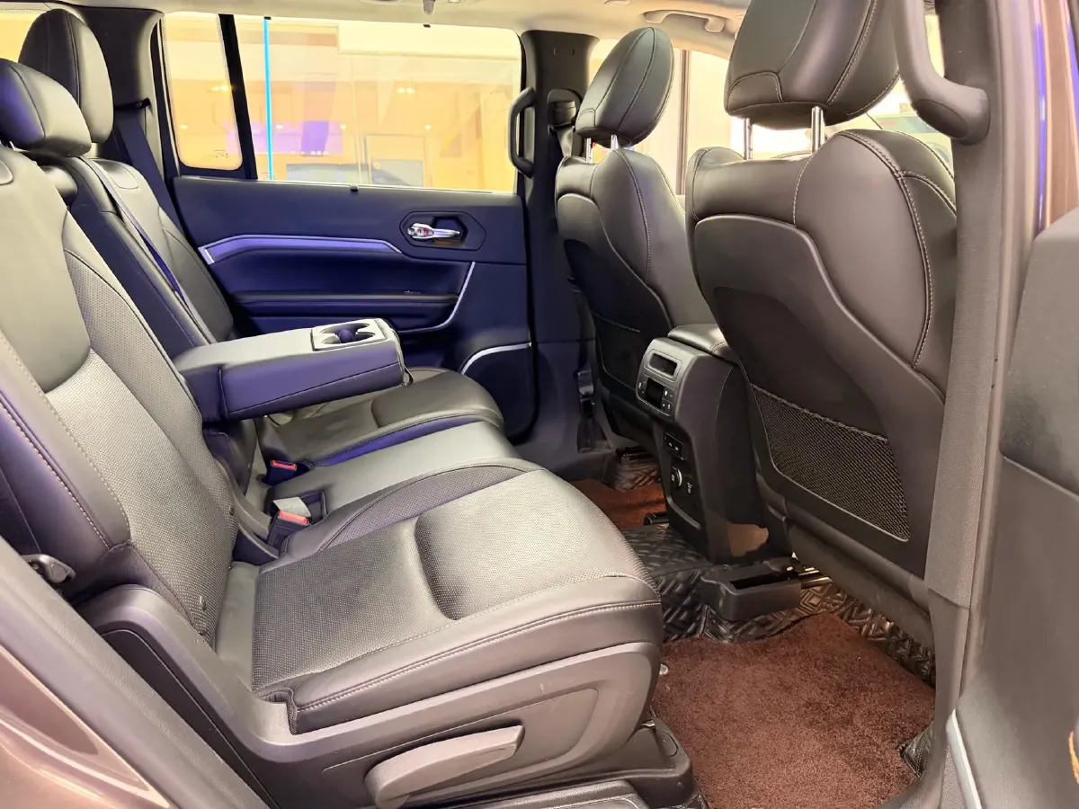 2018 Jeep Grand Commander 2.0T 265HP L4 9AT,autocango,china used car exporter,china ev exporter,chinese used car exporter,chinese used ev exporter