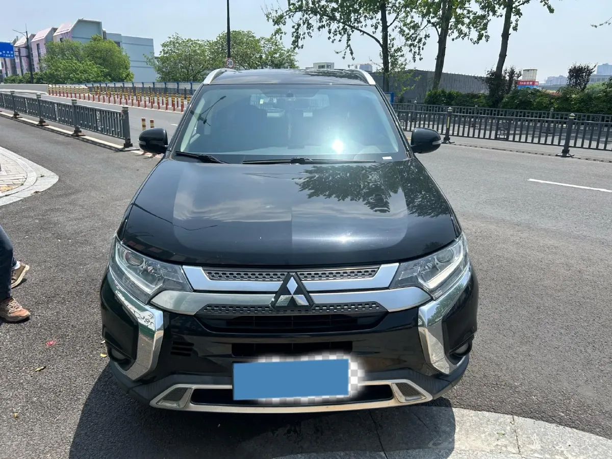 2020 Mitsubishi Outlander 2.0L 166HP L4 CVT,autocango,china used car exporter,china ev exporter,chinese used car exporter,chinese used ev exporter