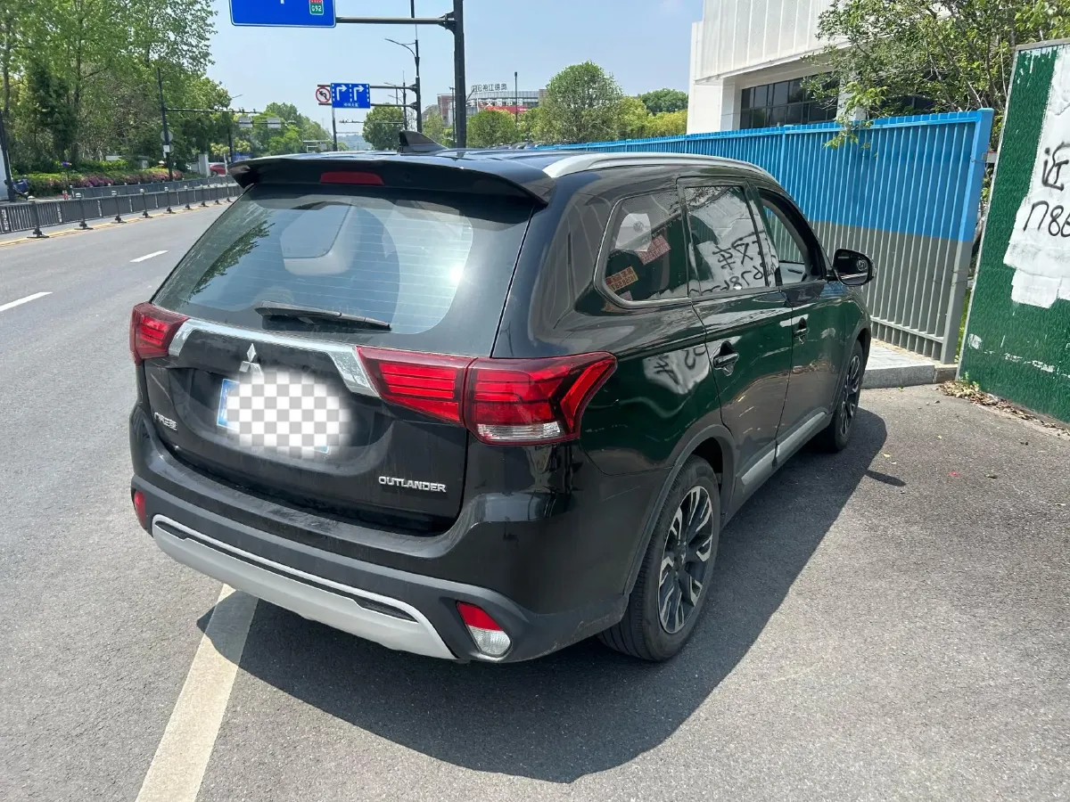 2020 Mitsubishi Outlander 2.0L 166HP L4 CVT,autocango,china used car exporter,china ev exporter,chinese used car exporter,chinese used ev exporter
