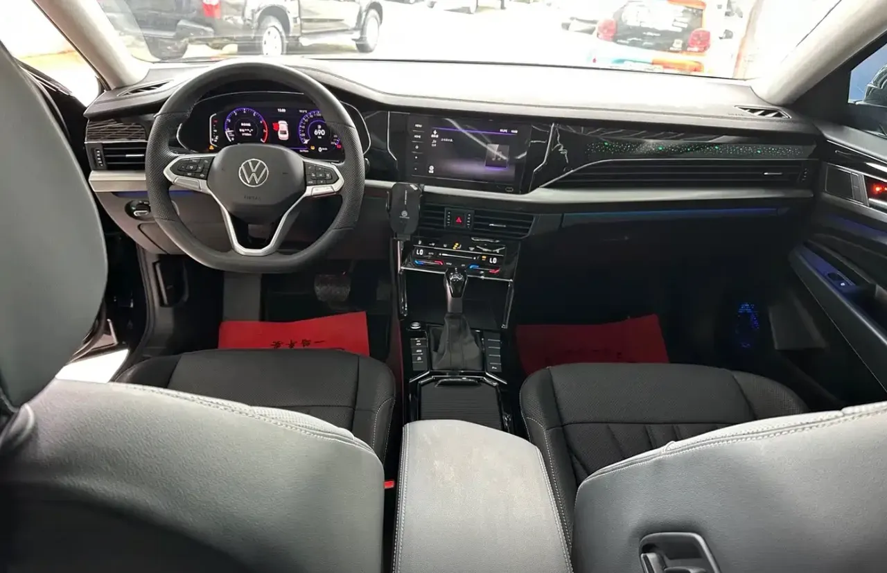 2025 Volkswagen Passat 2.0T 186HP L4 7DCT,autocango,china used car exporter,china ev exporter,chinese used car exporter,chinese used ev exporter