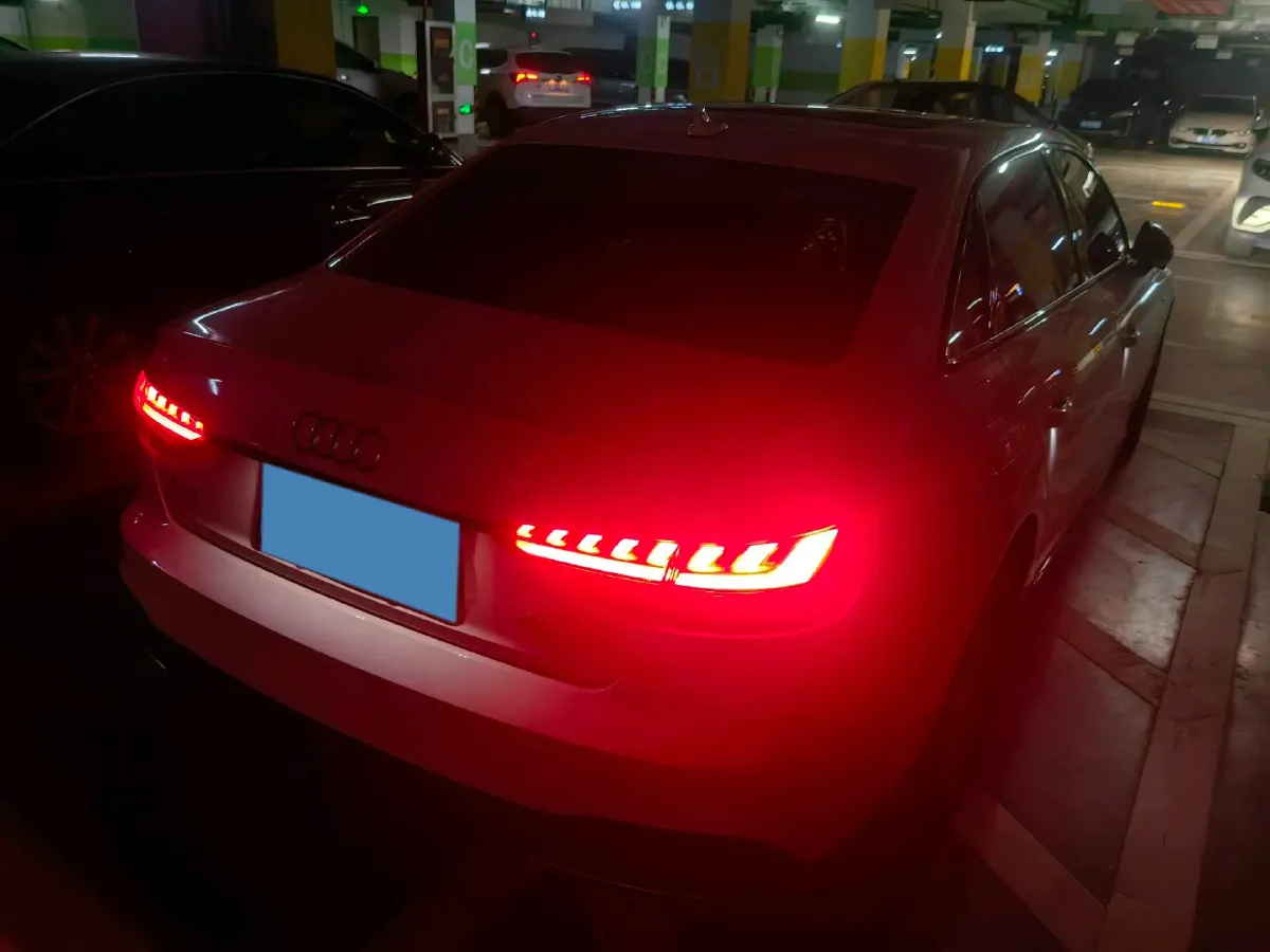 2023 Audi A4L 2.0T 190HP L4 7DCT,autocango,china used car exporter,china ev exporter,chinese used car exporter,chinese used ev exporter