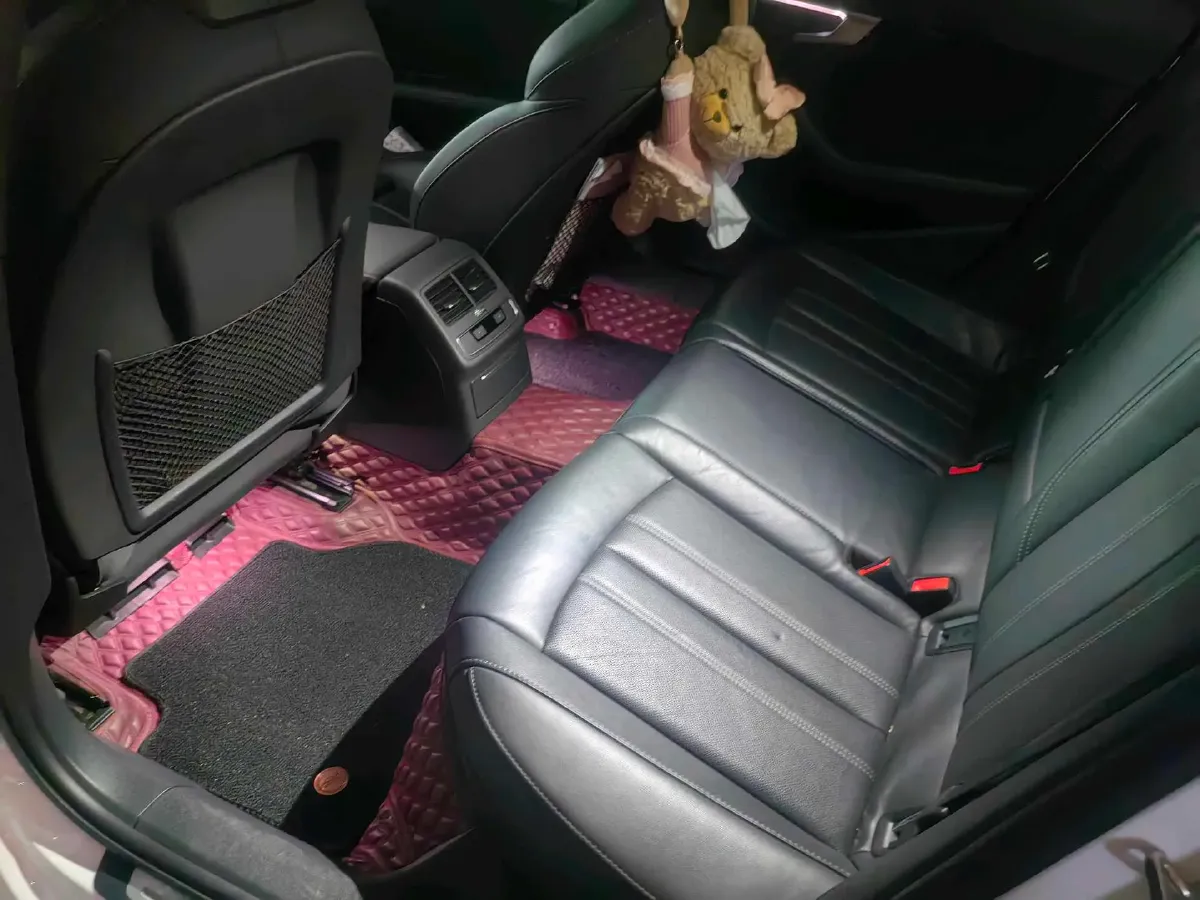 2023 Audi A4L 2.0T 190HP L4 7DCT,autocango,china used car exporter,china ev exporter,chinese used car exporter,chinese used ev exporter