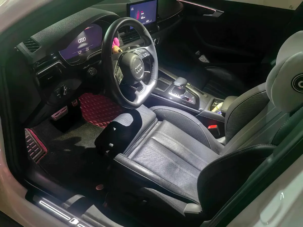 2023 Audi A4L 2.0T 190HP L4 7DCT,autocango,china used car exporter,china ev exporter,chinese used car exporter,chinese used ev exporter