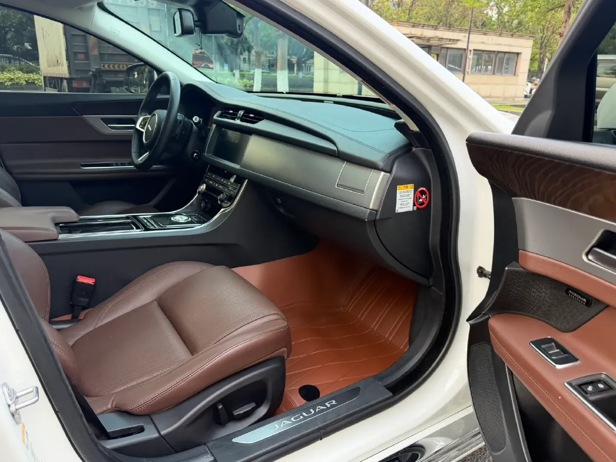 2019 Jaguar XFL 2.0T 250HP L4 8AT,autocango,china used car exporter,china ev exporter,chinese used car exporter,chinese used ev exporter