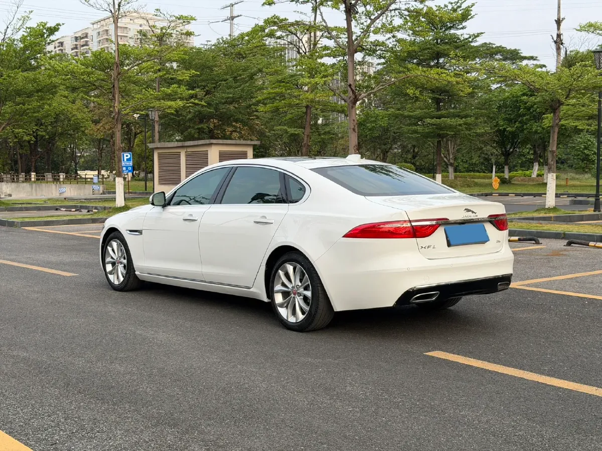 2019 Jaguar XFL 2.0T 250HP L4 8AT,autocango,china used car exporter,china ev exporter,chinese used car exporter,chinese used ev exporter