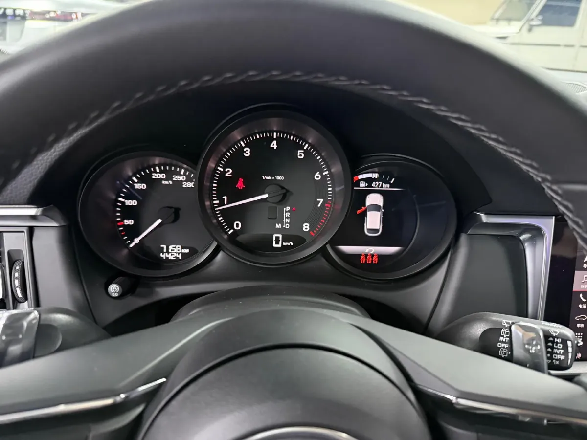 2024 Porsche Macan 2.0T 265HP L4 7DCT,autocango,china used car exporter,china ev exporter,chinese used car exporter,chinese used ev exporter