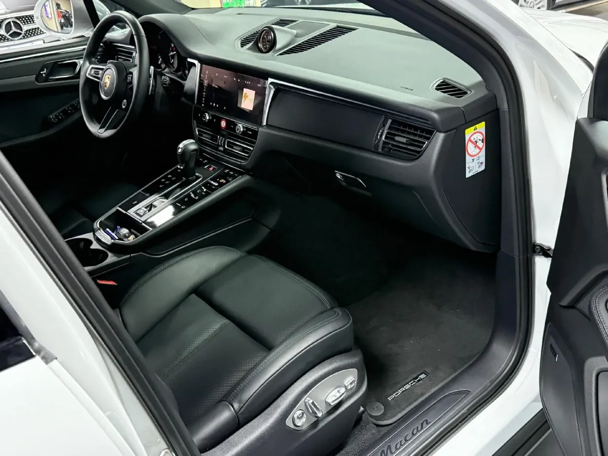 2024 Porsche Macan 2.0T 265HP L4 7DCT,autocango,china used car exporter,china ev exporter,chinese used car exporter,chinese used ev exporter