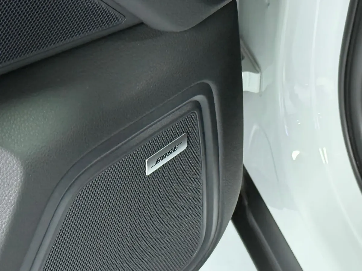 2024 Porsche Macan 2.0T 265HP L4 7DCT,autocango,china used car exporter,china ev exporter,chinese used car exporter,chinese used ev exporter