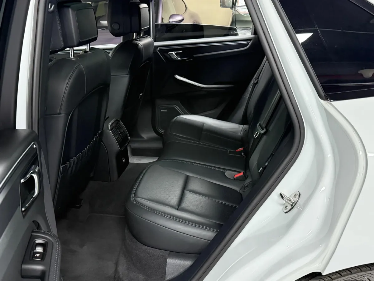 2024 Porsche Macan 2.0T 265HP L4 7DCT,autocango,china used car exporter,china ev exporter,chinese used car exporter,chinese used ev exporter