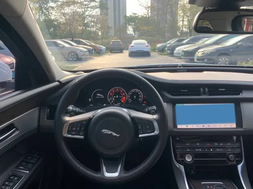 2020 Jaguar XFL 2.0T 250HP L4 8AT,autocango,china used car exporter,china ev exporter,chinese used car exporter,chinese used ev exporter
