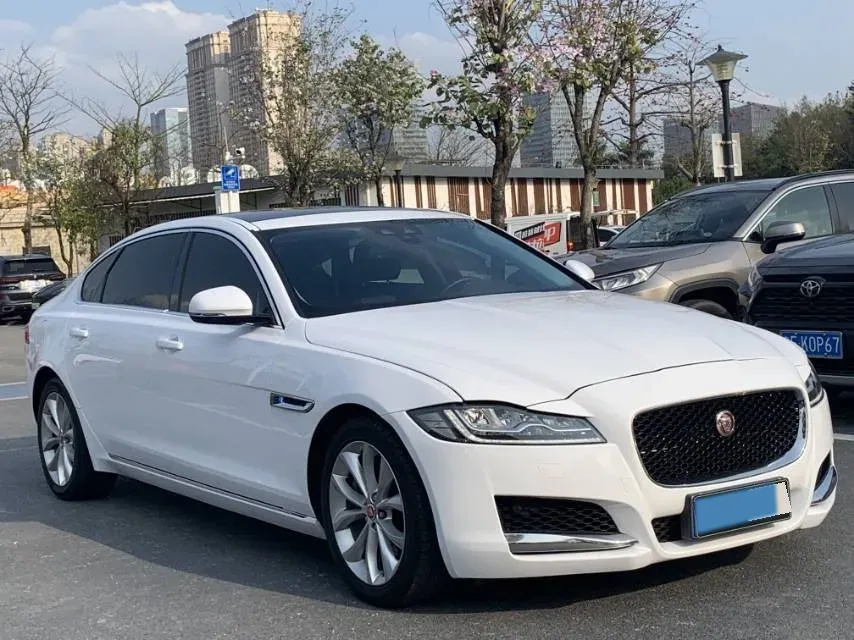 2020 Jaguar XFL 2.0T 250HP L4 8AT,autocango,china used car exporter,china ev exporter,chinese used car exporter,chinese used ev exporter