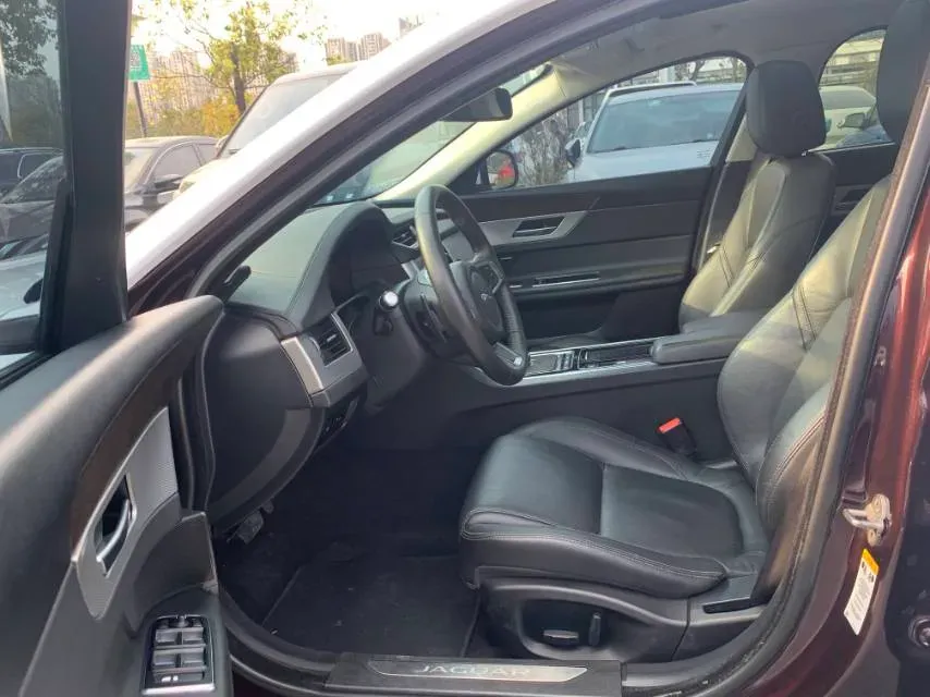 2020 Jaguar XFL 2.0T 250HP L4 8AT,autocango,china used car exporter,china ev exporter,chinese used car exporter,chinese used ev exporter