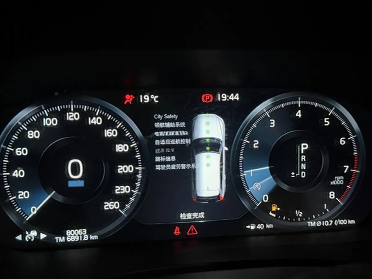 2021 Volvo XC60 2.0T 250HP L4 8AT,autocango,china used car exporter,china ev exporter,chinese used car exporter,chinese used ev exporter