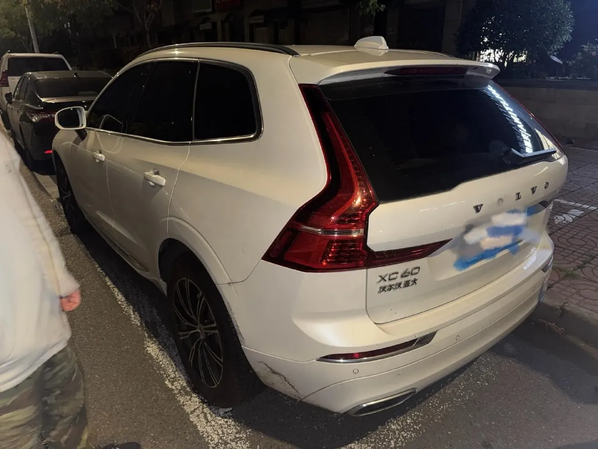 2021 Volvo XC60 2.0T 250HP L4 8AT,autocango,china used car exporter,china ev exporter,chinese used car exporter,chinese used ev exporter