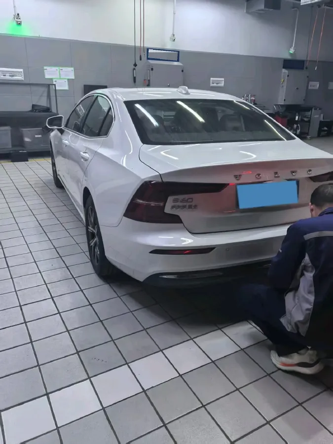 2026 Volvo S60 2.0T 197HP L4 7DCT,autocango,china used car exporter,china ev exporter,chinese used car exporter,chinese used ev exporter