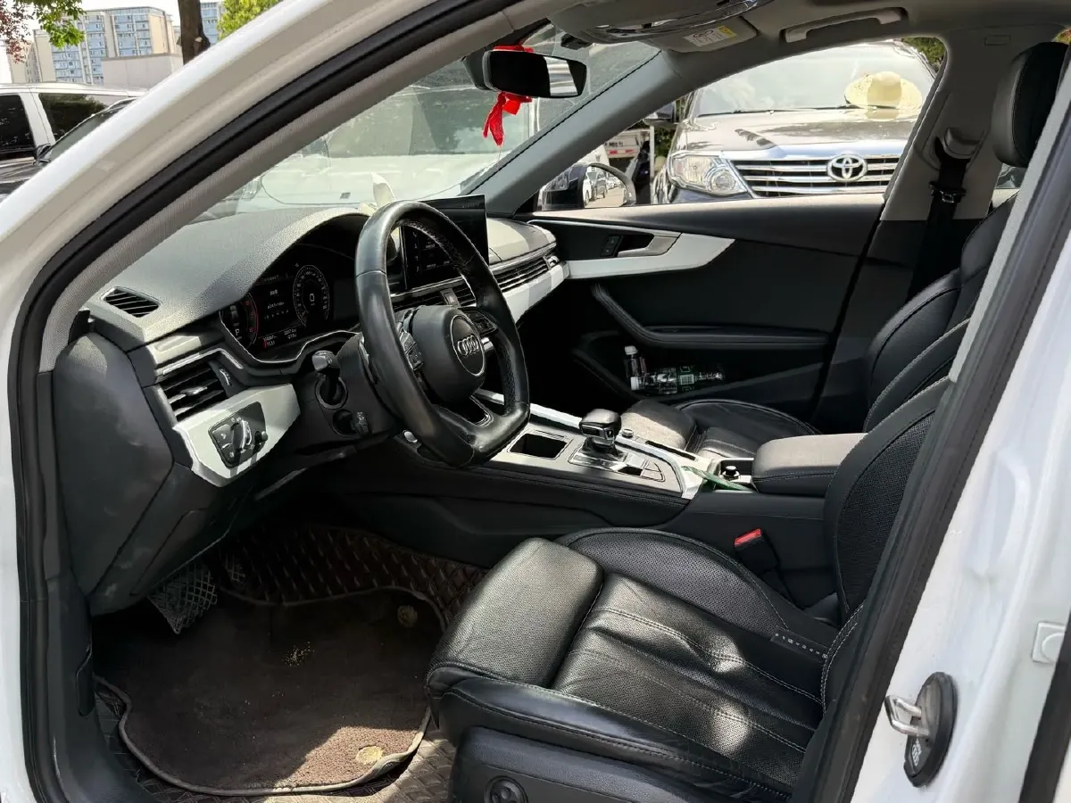 2022 Audi A4L 2.0T 190HP L4 7DCT,autocango,china used car exporter,china ev exporter,chinese used car exporter,chinese used ev exporter