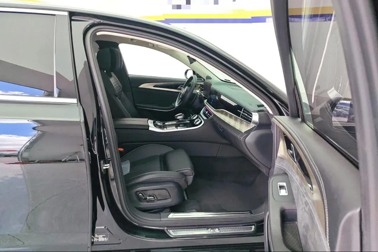 2020 HongQi H9 2.0T 252HP L4 7DCT,autocango,china used car exporter,china ev exporter,chinese used car exporter,chinese used ev exporter