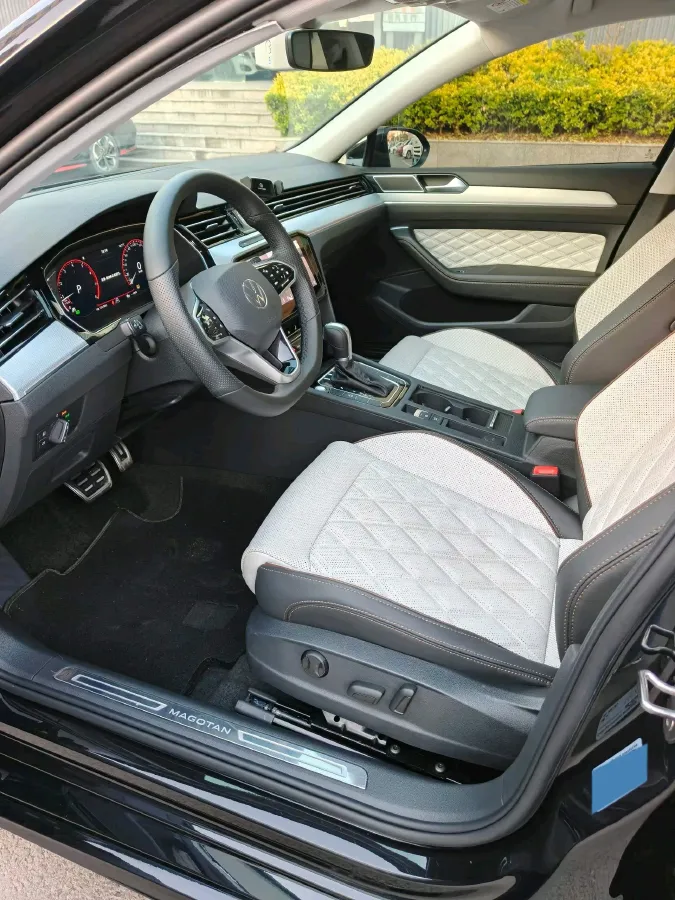 2023 Volkswagen Magotan 2.0T 186HP L4 7DCT,autocango,china used car exporter,china ev exporter,chinese used car exporter,chinese used ev exporter
