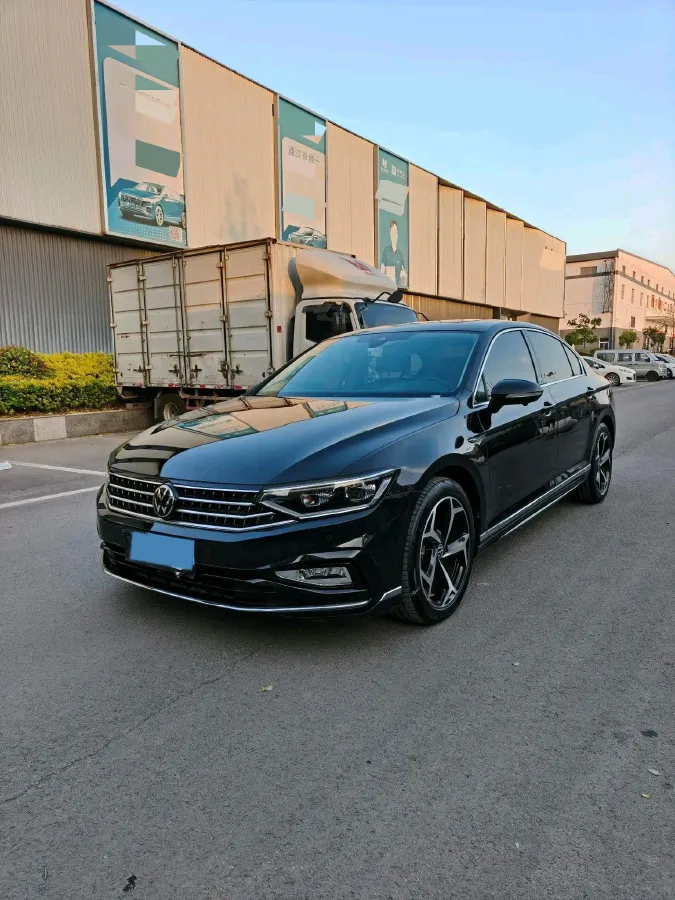 2023 Volkswagen Magotan 2.0T 186HP L4 7DCT,autocango,china used car exporter,china ev exporter,chinese used car exporter,chinese used ev exporter