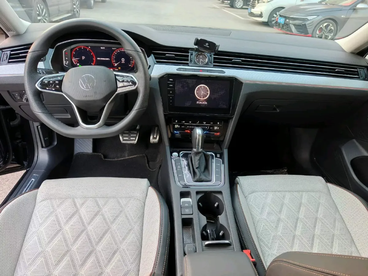 2023 Volkswagen Magotan 2.0T 186HP L4 7DCT,autocango,china used car exporter,china ev exporter,chinese used car exporter,chinese used ev exporter