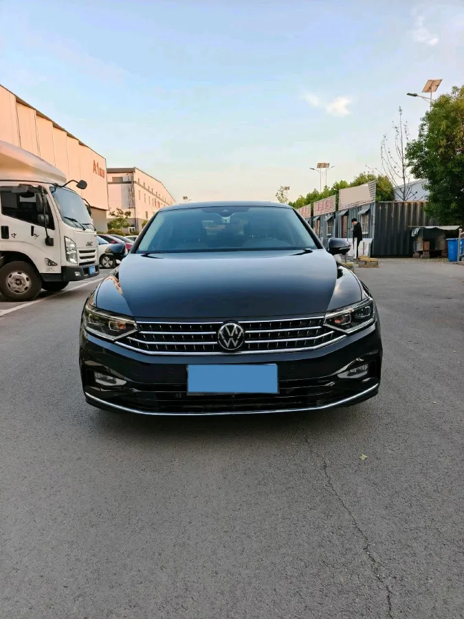 2023 Volkswagen Magotan 2.0T 186HP L4 7DCT,autocango,china used car exporter,china ev exporter,chinese used car exporter,chinese used ev exporter