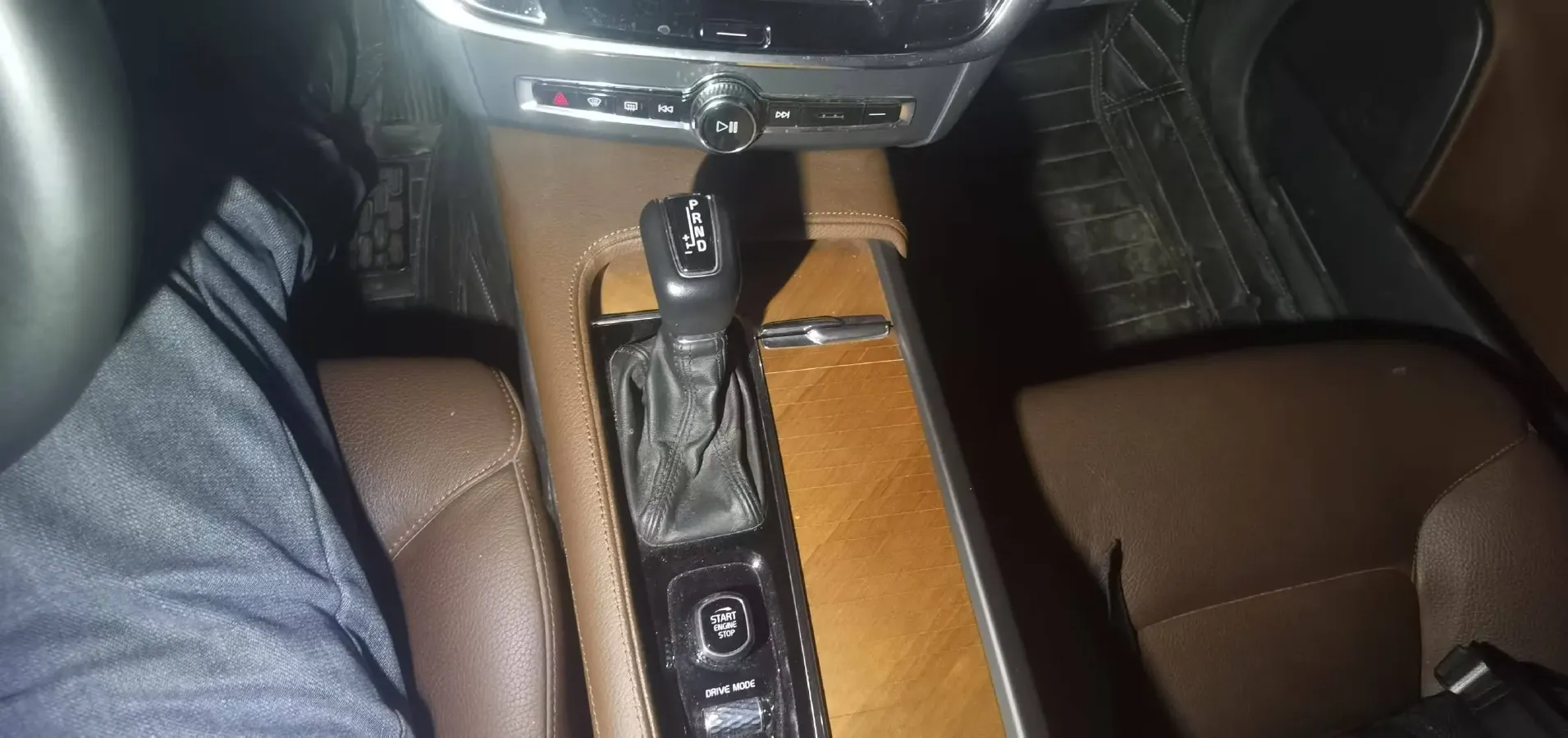 2019 Infiniti Q70 2.0T 211HP L4 7AT,autocango,china used car exporter,china ev exporter,chinese used car exporter,chinese used ev exporter