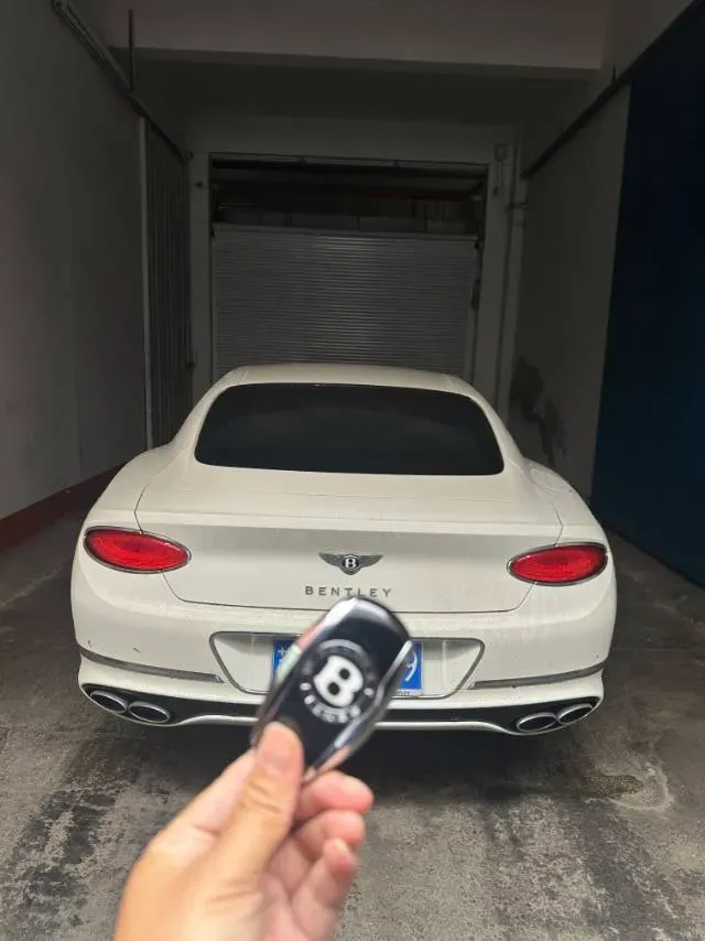 2022 Bentley Continental 4.0T 549HP V8 8DCT,autocango,china used car exporter,china ev exporter,chinese used car exporter,chinese used ev exporter