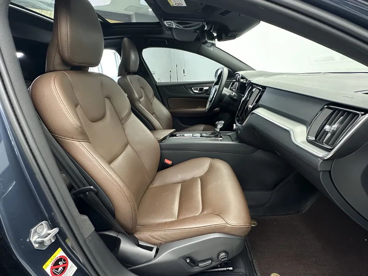 2021 Volvo S60 2.0T 190HP L4 8AT,autocango,china used car exporter,china ev exporter,chinese used car exporter,chinese used ev exporter