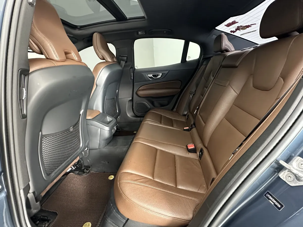 2021 Volvo S60 2.0T 190HP L4 8AT,autocango,china used car exporter,china ev exporter,chinese used car exporter,chinese used ev exporter