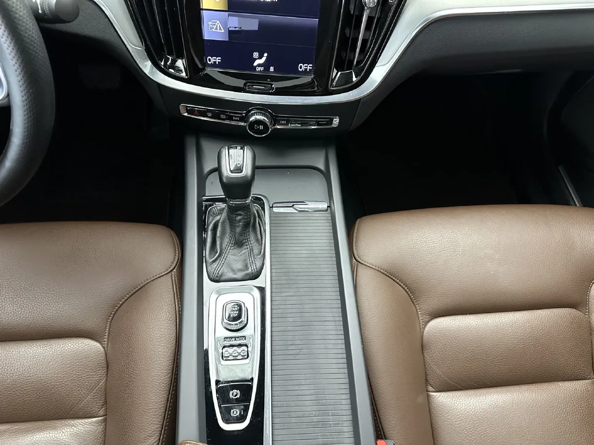 2021 Volvo S60 2.0T 190HP L4 8AT,autocango,china used car exporter,china ev exporter,chinese used car exporter,chinese used ev exporter