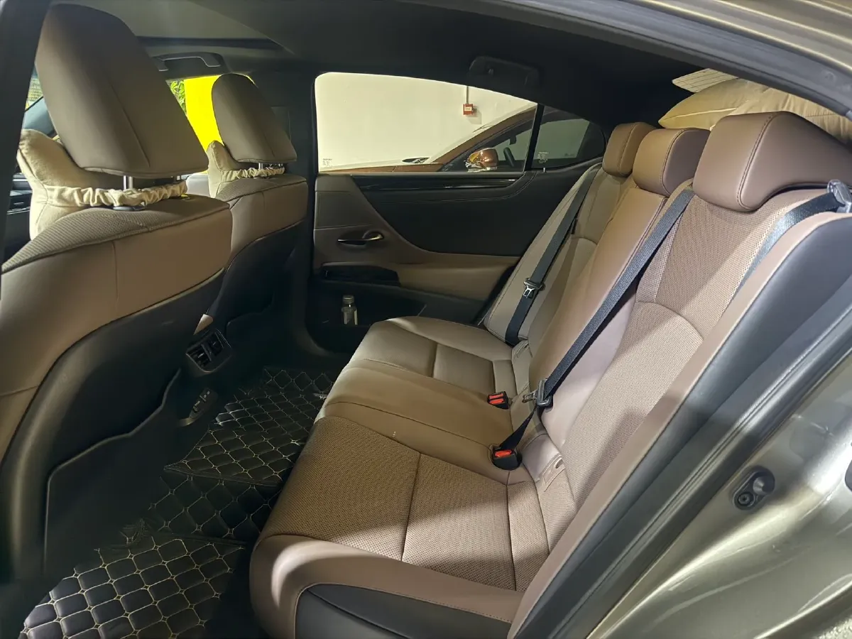 2021 Lexus ES 2.0L 173HP L4 CVT,autocango,china used car exporter,china ev exporter,chinese used car exporter,chinese used ev exporter