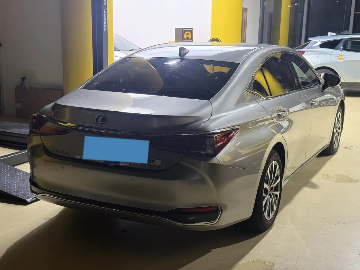 2021 Lexus ES 2.0L 173HP L4 CVT,autocango,china used car exporter,china ev exporter,chinese used car exporter,chinese used ev exporter