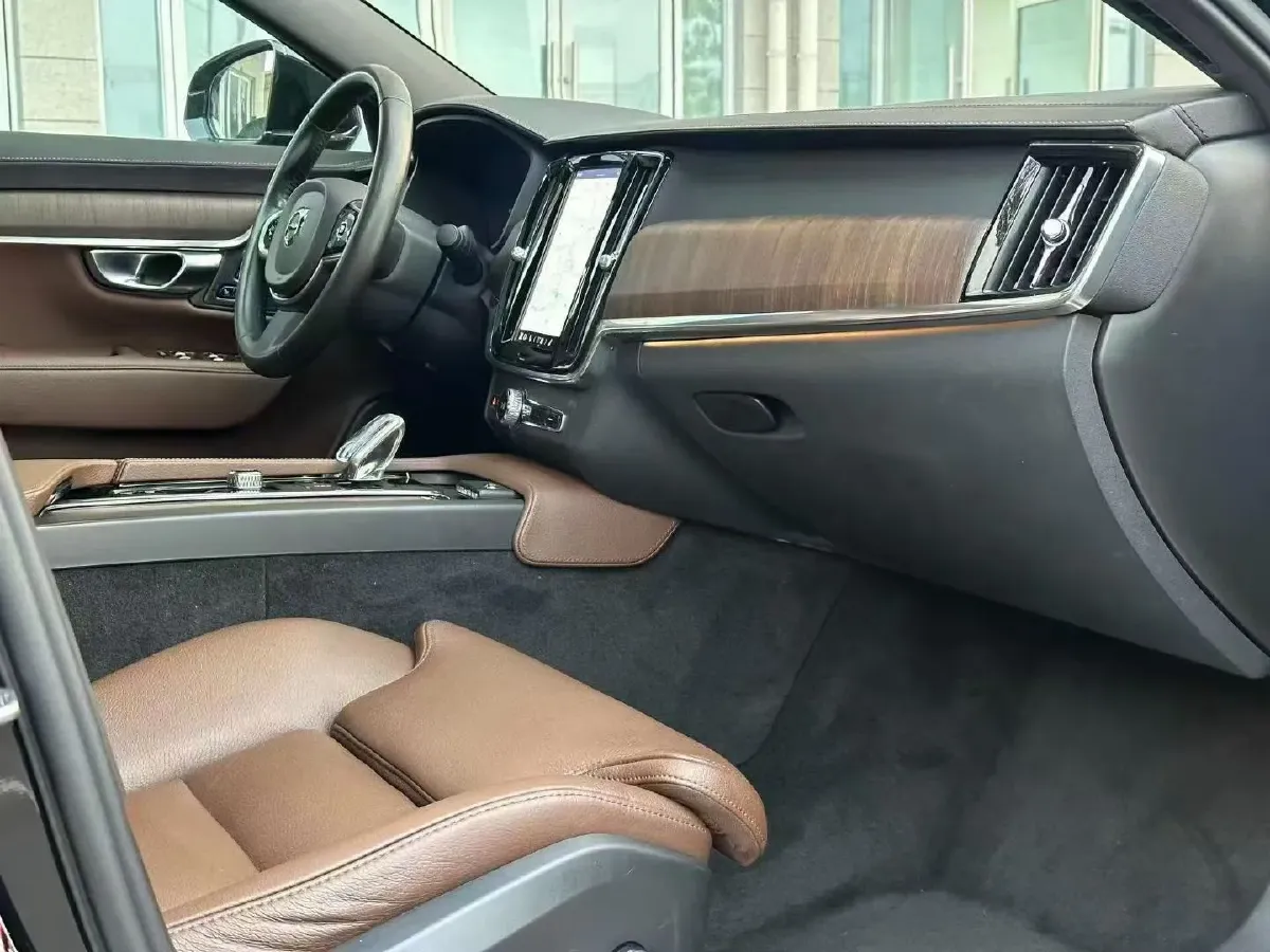 2024 Volvo S90 2.0T 250HP L4 8AT,autocango,china used car exporter,china ev exporter,chinese used car exporter,chinese used ev exporter