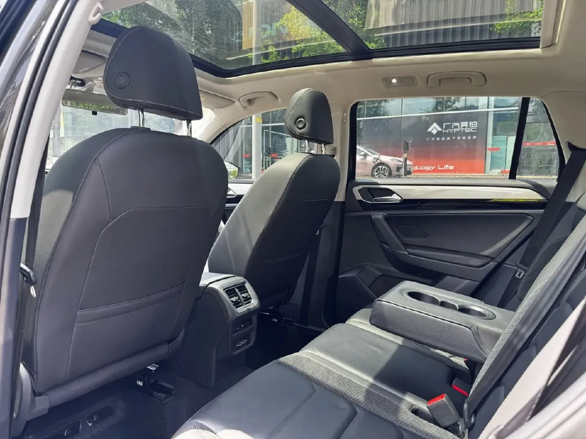 2019 Jeep Cherokee 2.0T 234HP L4 9AT,autocango,china used car exporter,china ev exporter,chinese used car exporter,chinese used ev exporter
